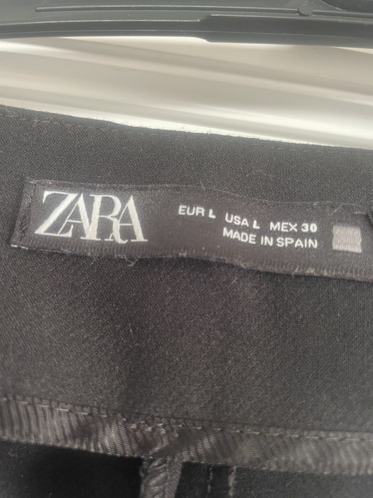 Calcas pretas da zara com racha lateral