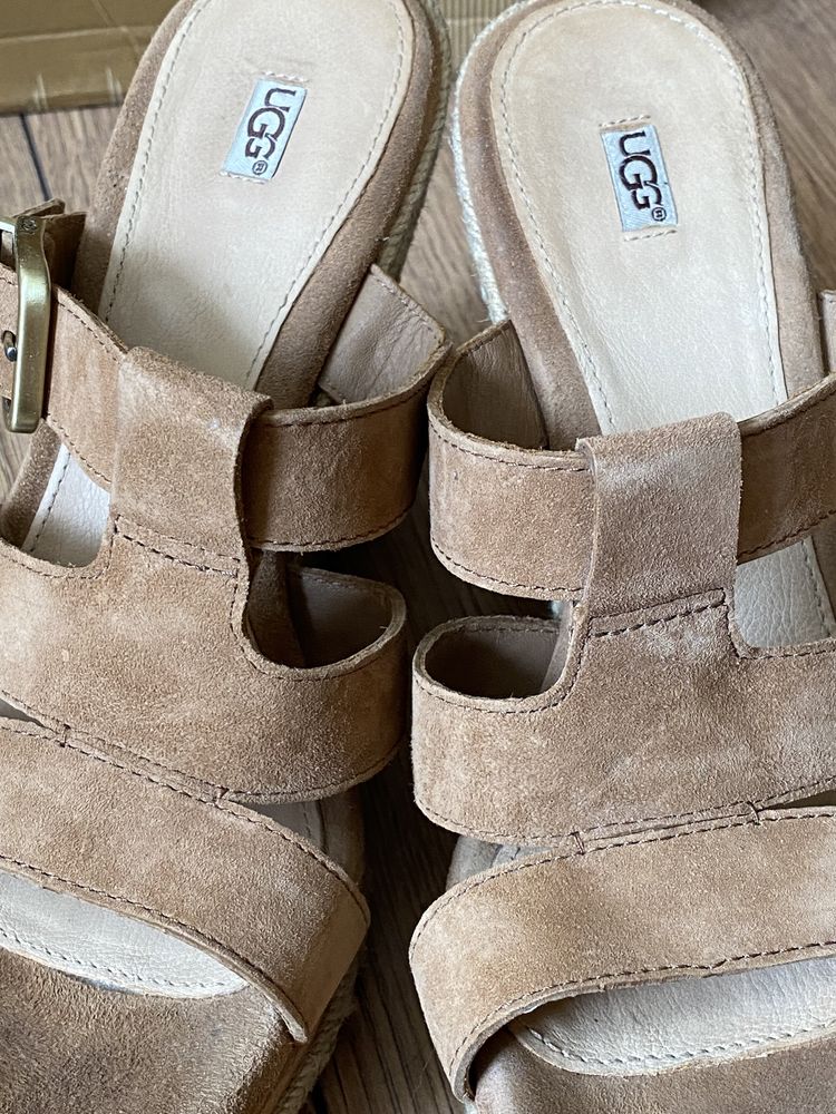 Шльопанці UGG Hedy