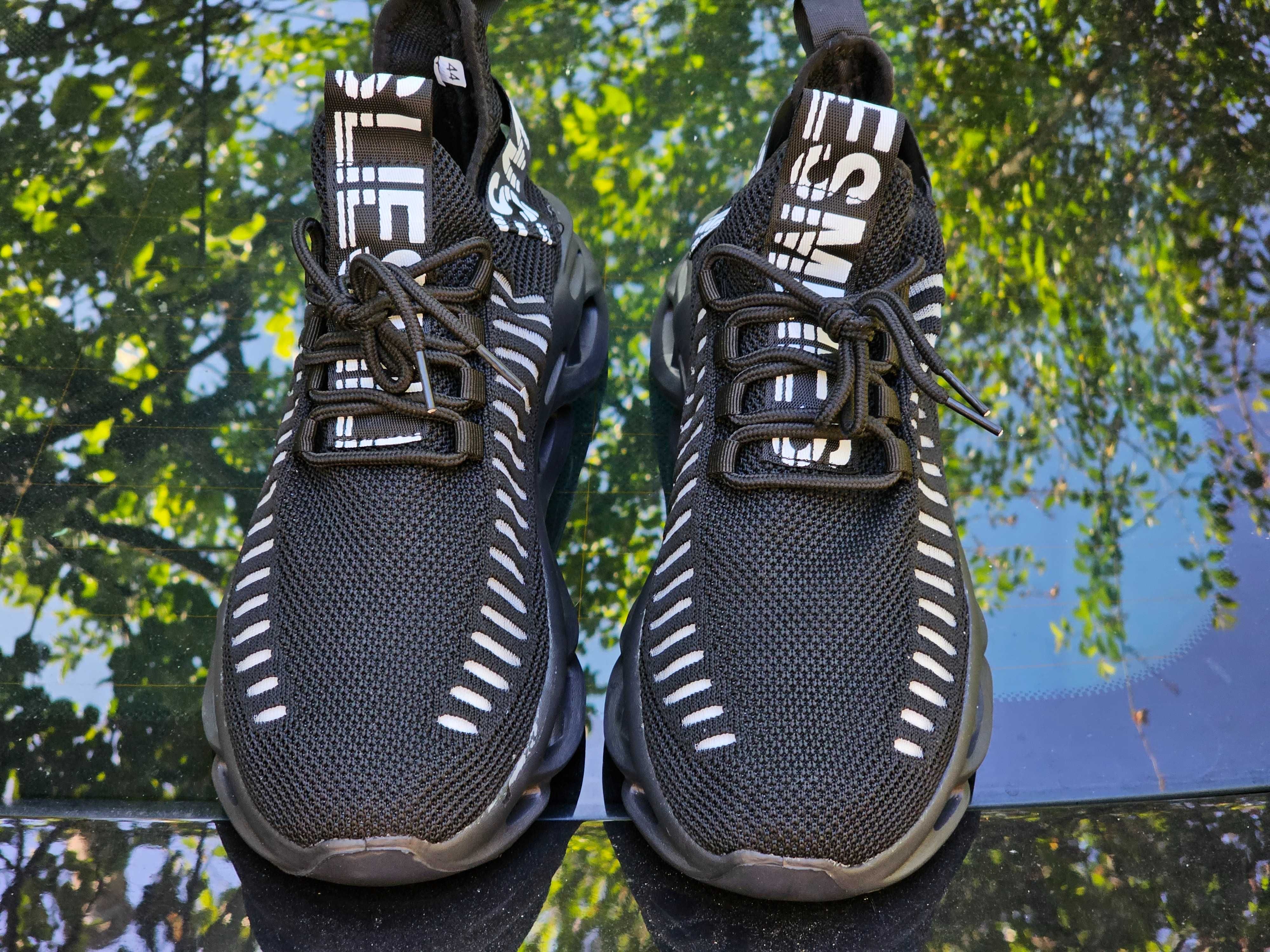 Чорні стильні чоловічі кросівки 44р. для бігу чи спортзалу