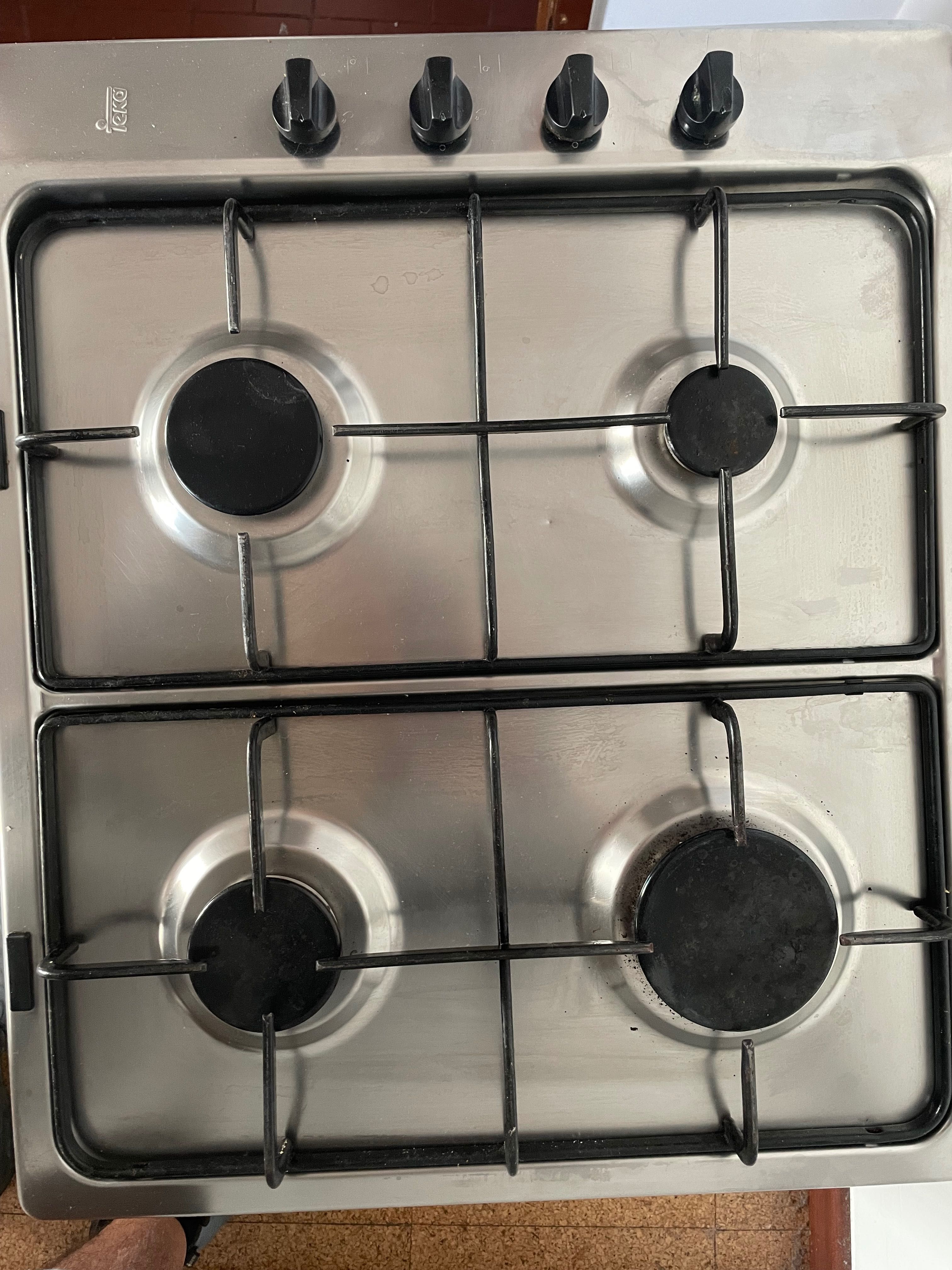 Forno eléctrico de encastrar + placa de 4 bicos a gás Teka
