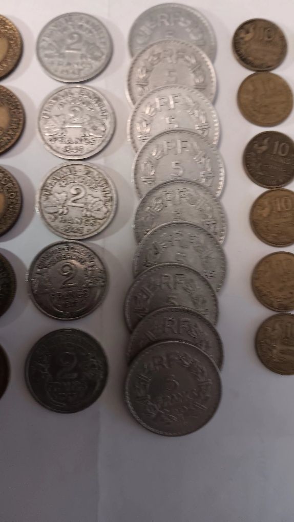 Lote com 43 moedas Francos Franceses