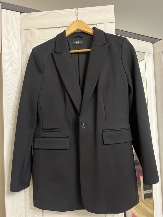 Піджак чорний подовжений може бути як оверсайз