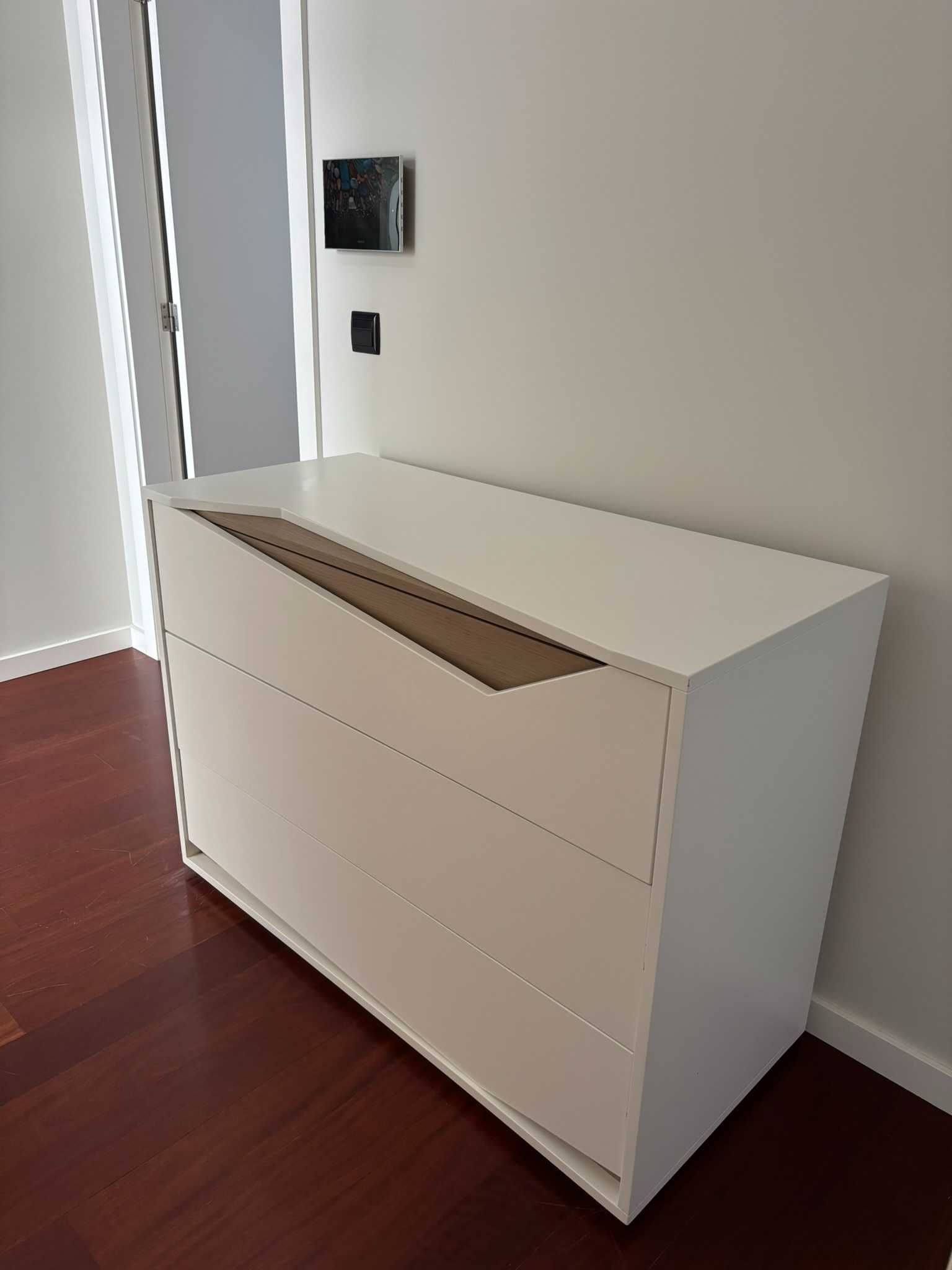 Cómoda Moderna Como Nova – Design e Grande Capacidade de Arrumação!