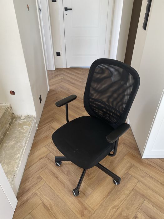 Krzesła biurowe praktycznie nowe