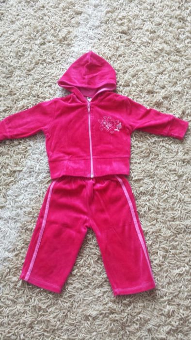 Welurkowy dresik dla dziewczynki rozm. 74