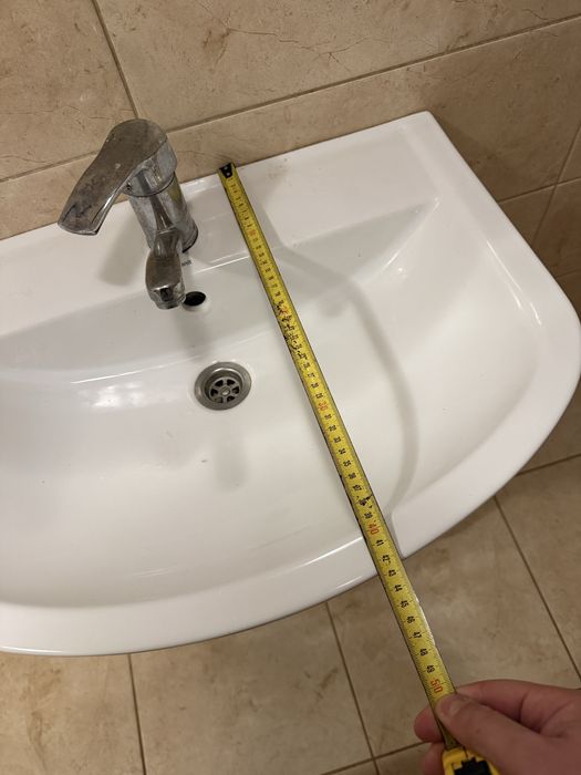 Умивальник з тумбою / ванна кімната