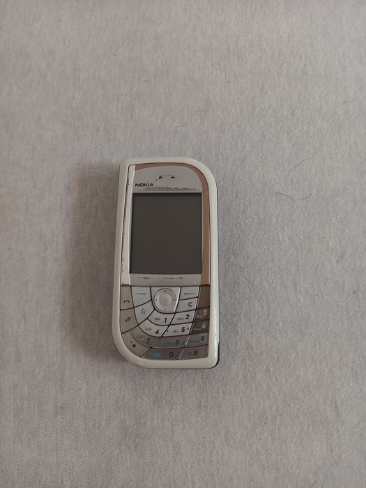 Nokia 7610 stan godny uwagi