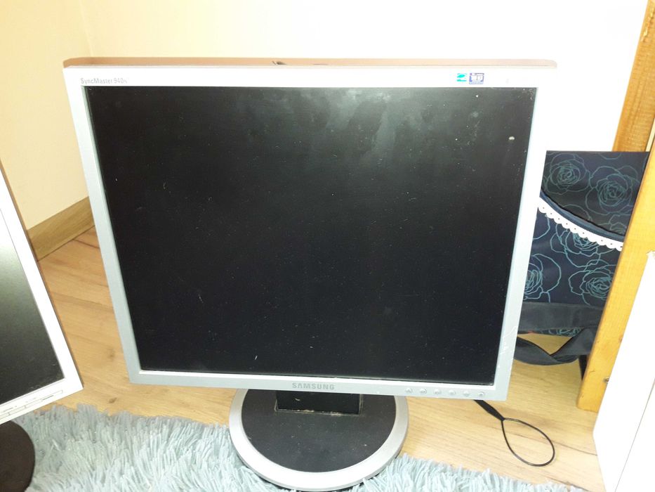 Monitory 15sztuk