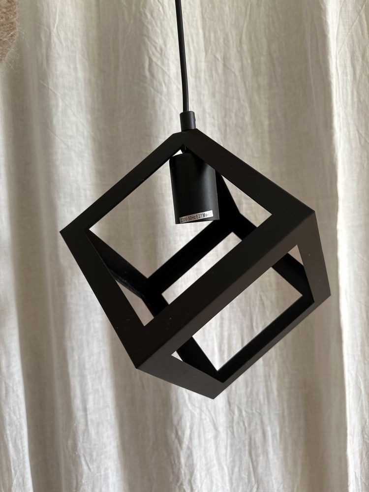 Lampa żyrandol industrialny geometryczny czarny minimalistyczny