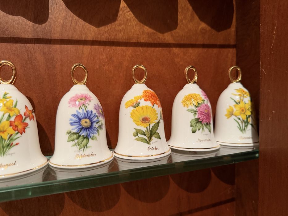 12 sinos em porcelana 12 meses do ano