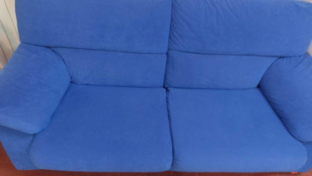 Sofá em tecido  azul