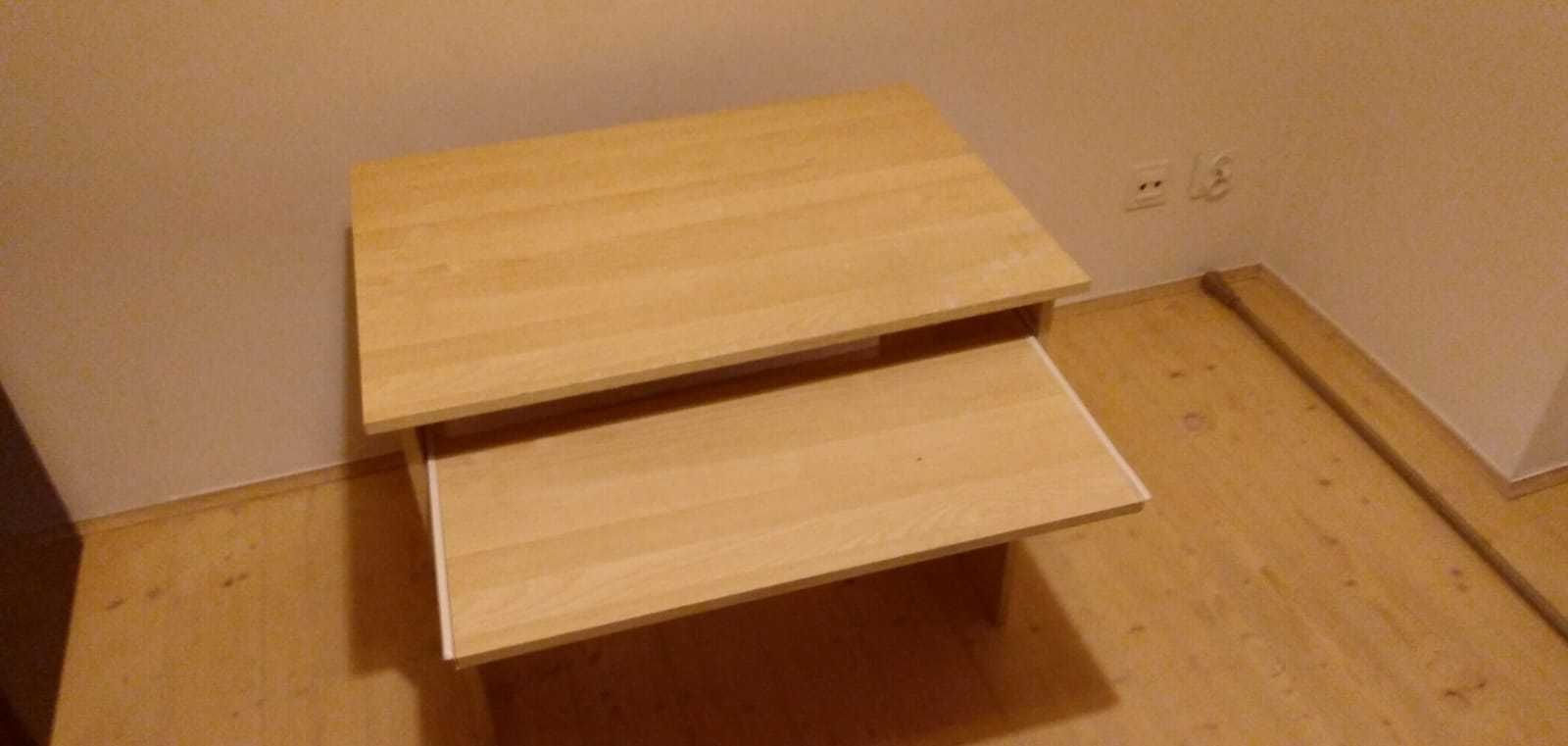 Biurko pierwszoklasisty do odrabiania lekcji porozkręcane