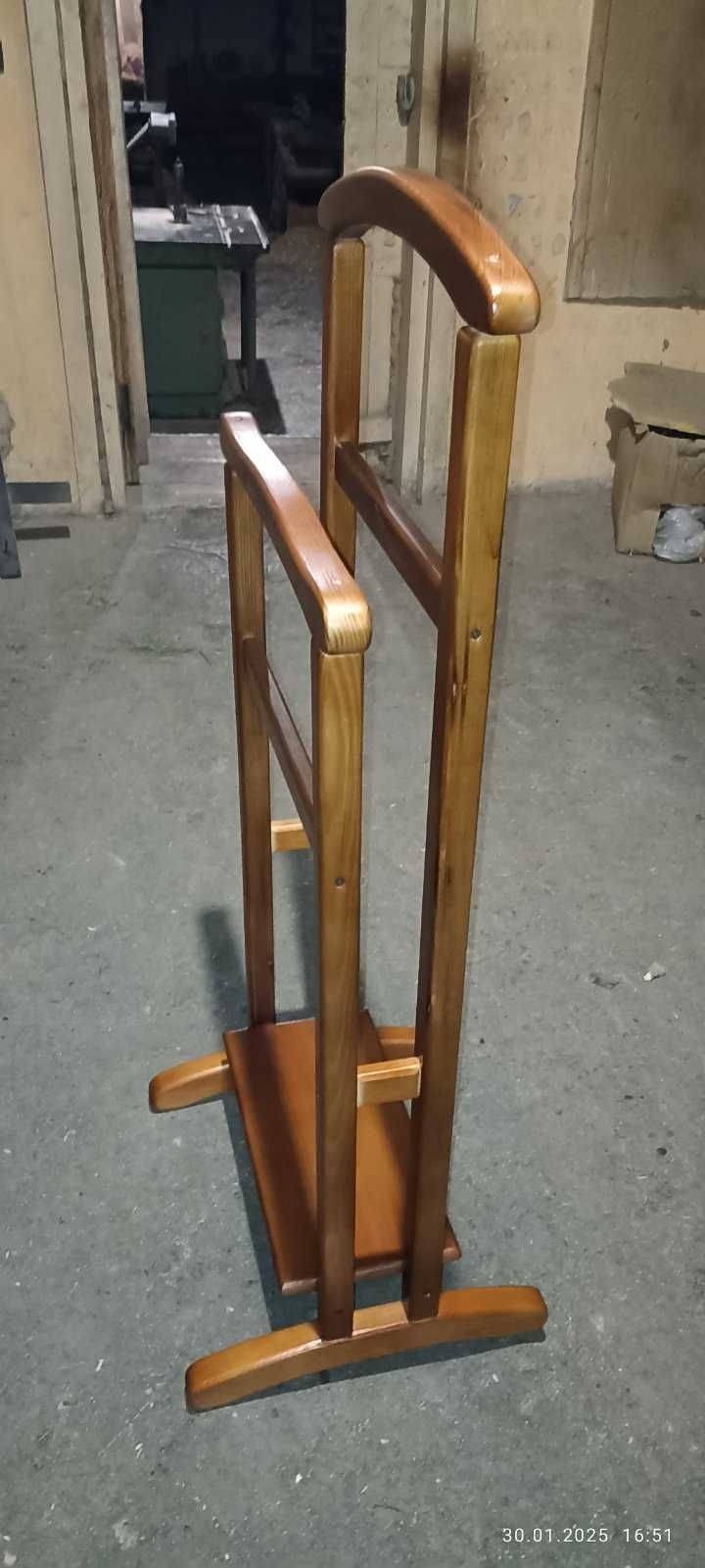 Продам стойку для одежды.