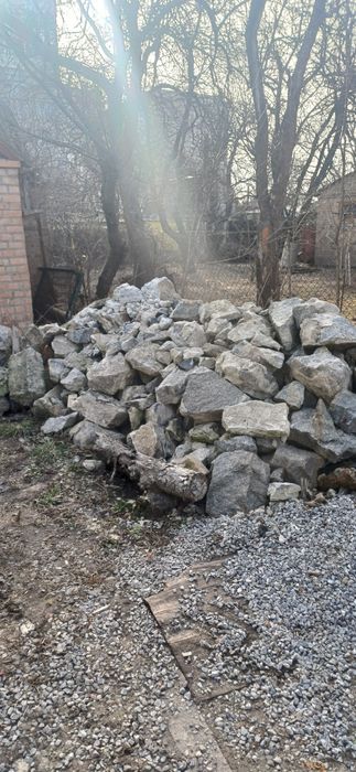 Віддам   каміня.