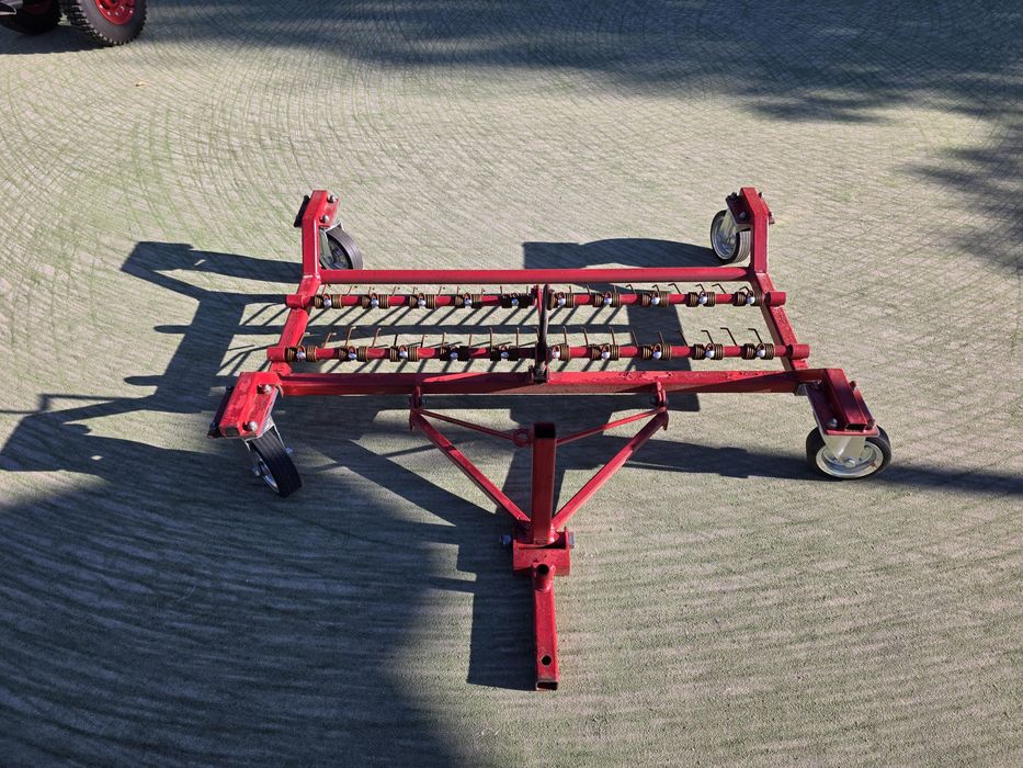 Traktor Honda do konserwacji boisk