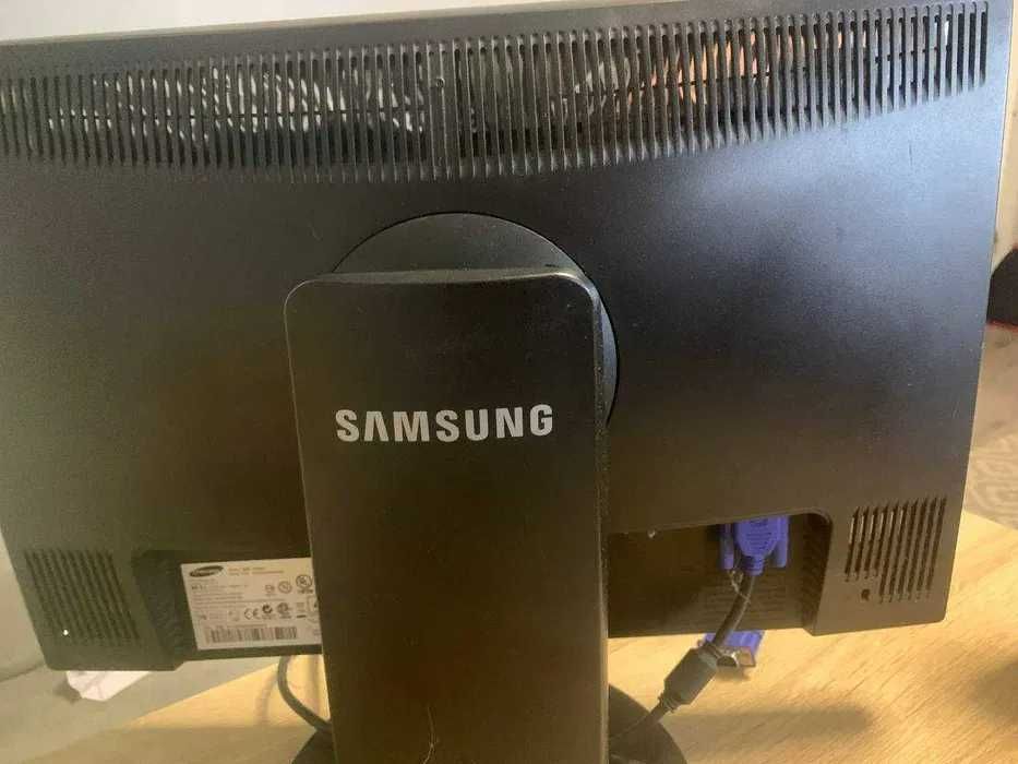 Широкоформатний монітор Samsung 2043nw,20 дюймів (VGA, DVI)+перехідник