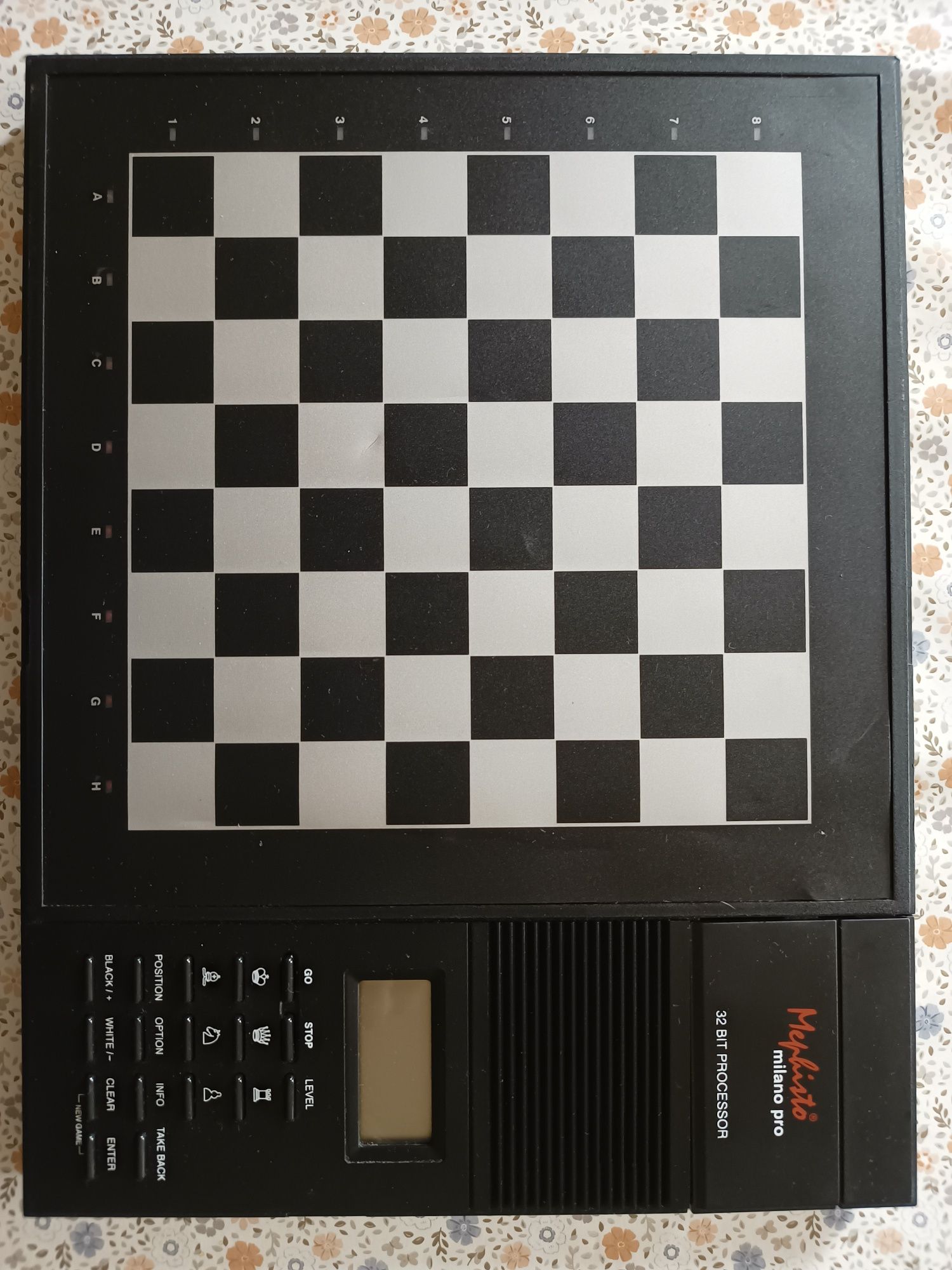Komputer szachowy Mephisto Milano Pro