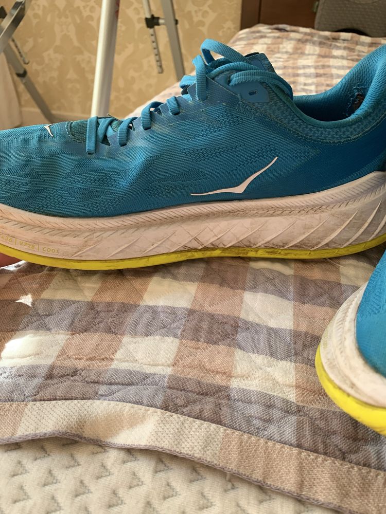 Кроссовки для бегаHoka carbon