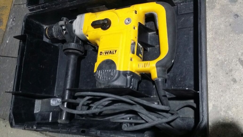 Перфоратор DEWALT SDS max