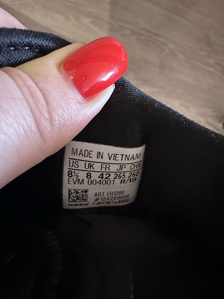 Кросовки adidas оригинал 42 размера