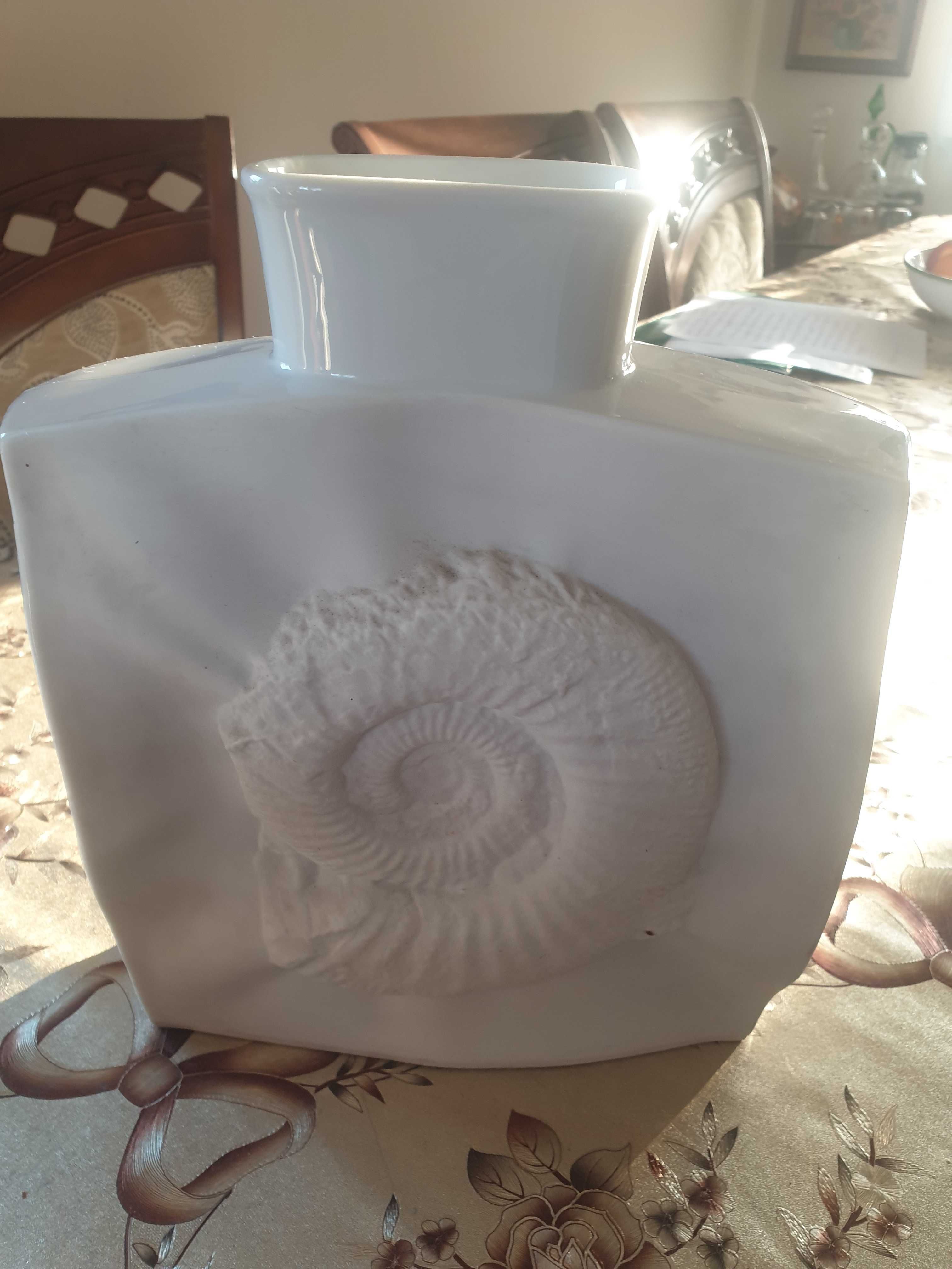 Unikatowy wazon z motywem skamieliny