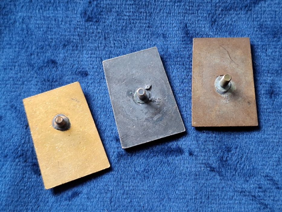 Odznaki Wzorowy Żołnierz wz. 1973 (złota, srebrna, brązowa).