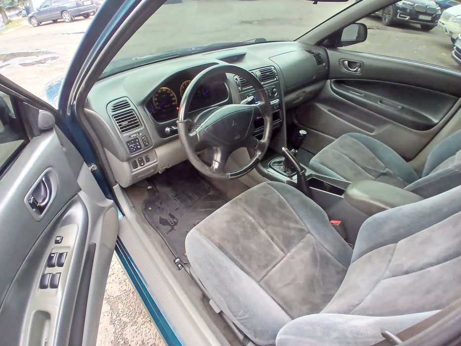 Mitsubishi gallant