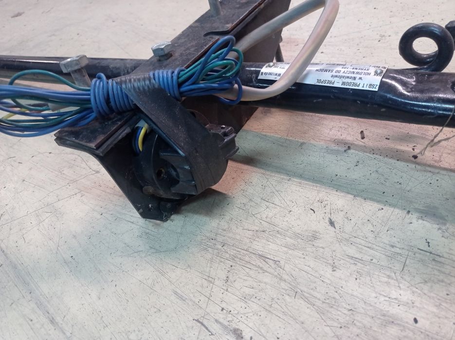 Fabrycznie nowy hak holowniczy FSM Syrena 105. Nówka.