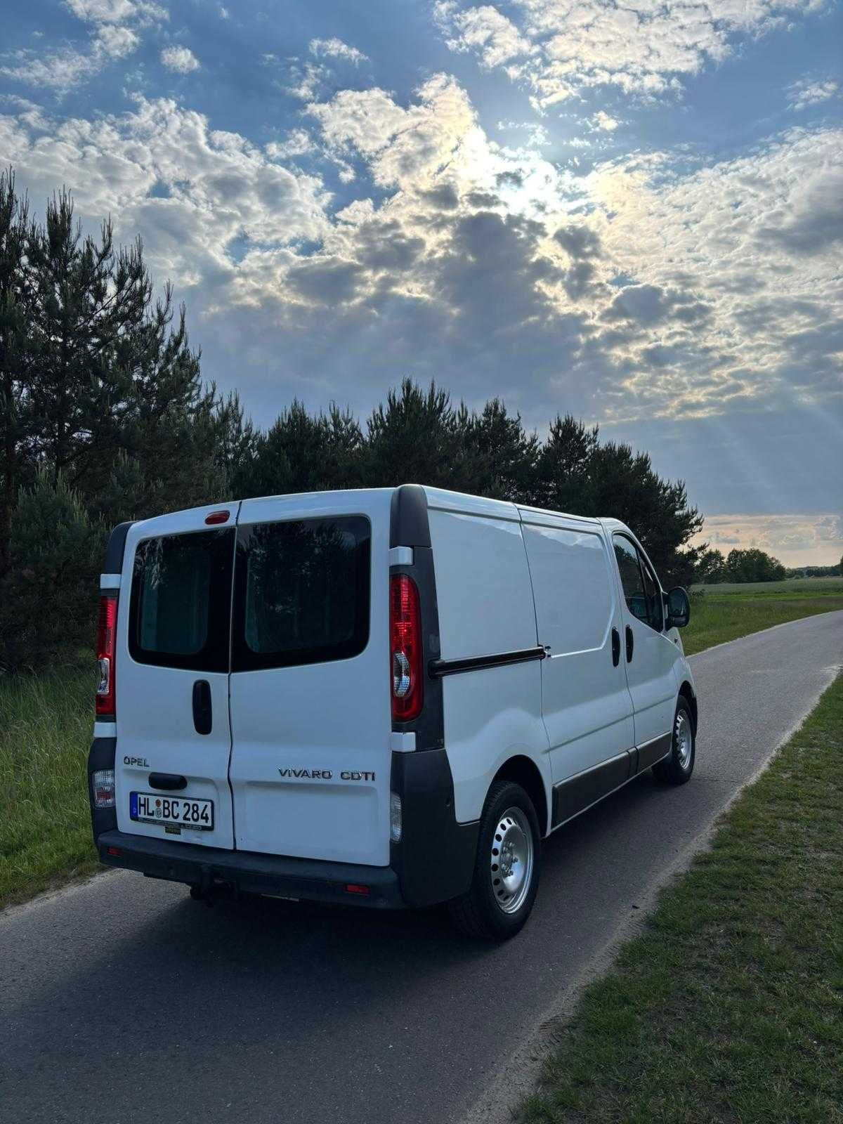 opel vivaro 2.0 cdti 2014r klima sprawna ,hak .tempomat