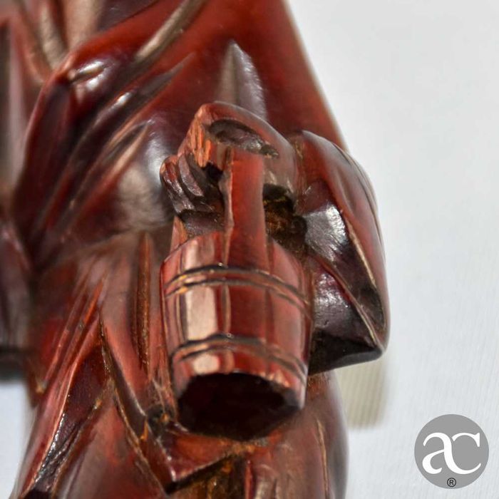Figura de homem, China, em madeira exótica