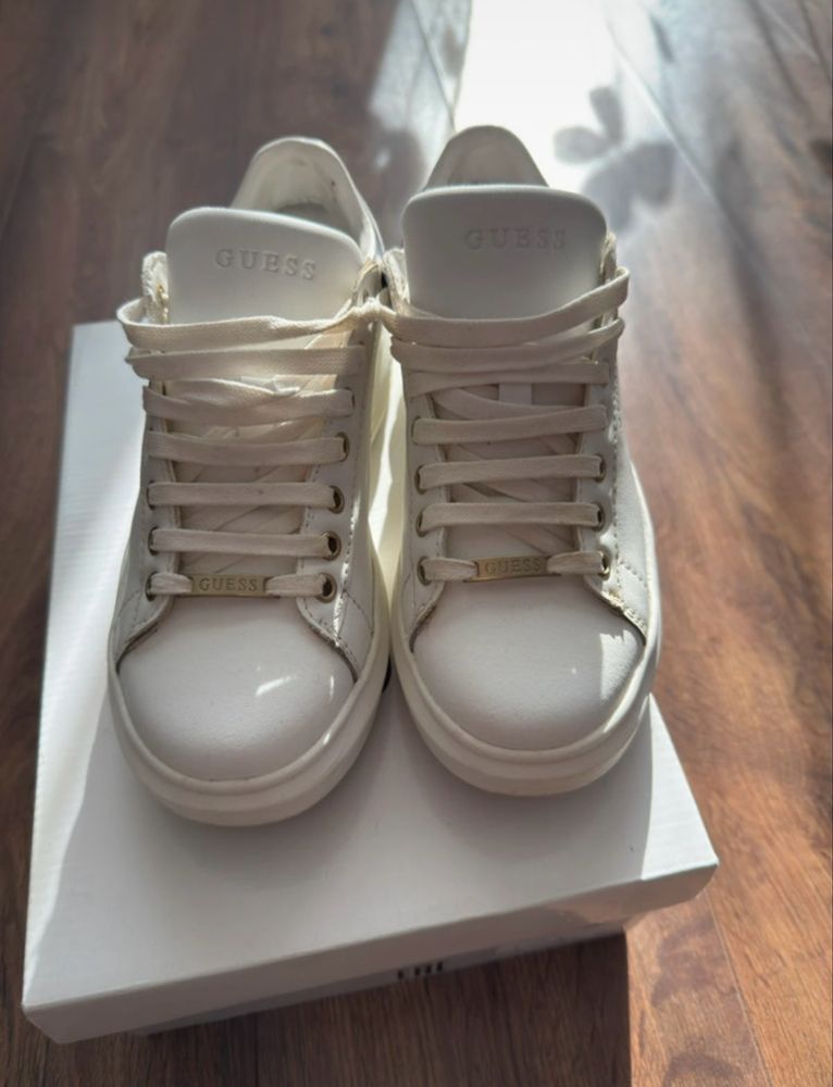 Guess Sneakersy FL8VIB LEA12 Biały