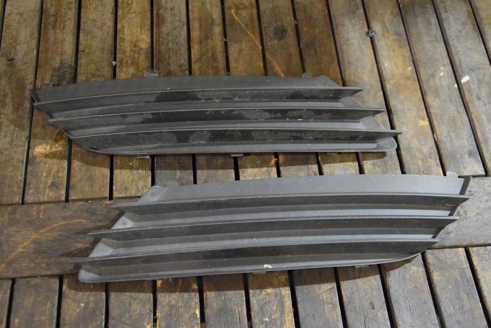 Opel Astra H Kratka zderzaka bez halogenu prawa / lewa