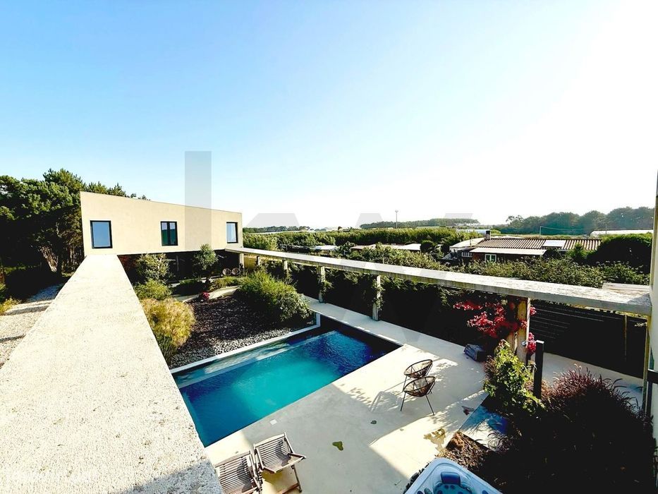 Penafirme | Moradia de Arquitetura Orgânica com 540m2, Piscina, Jacuzz