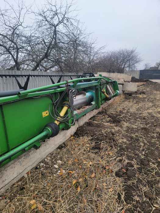 Продам жатку зерновую  john deere 625r рапсовый стол zurn