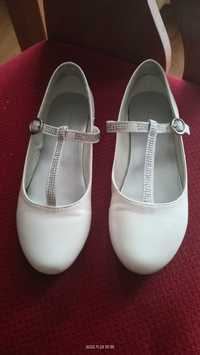 Białe balerinki pantofelki 33