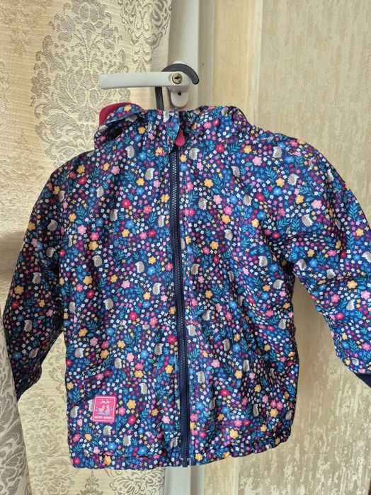 Куртка на дівчинку