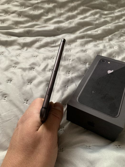 Iphone 8 64 gb гарний стан