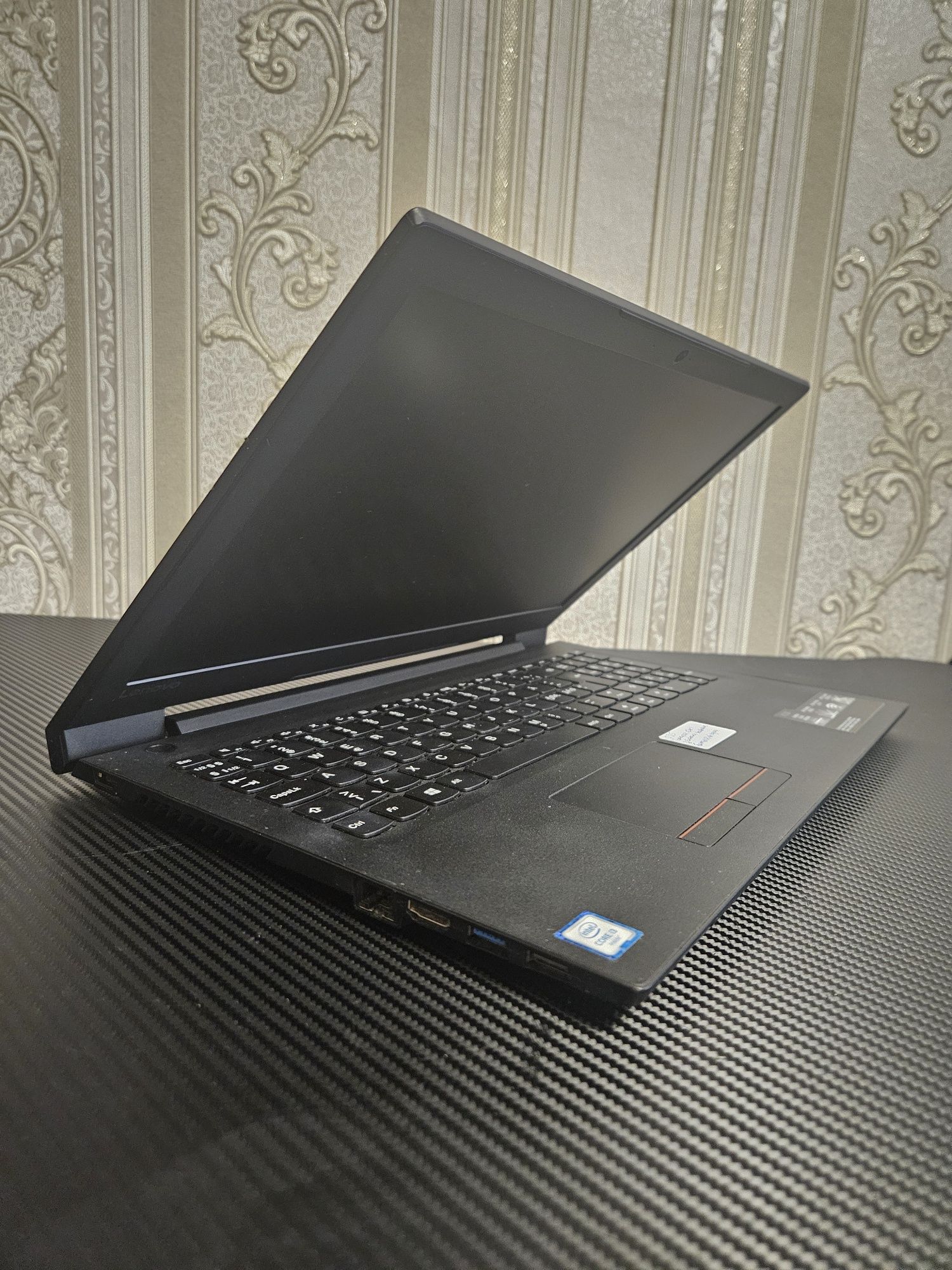 Lenovo 15.6" intel core i3 6006U | 8gb DDR4 | 240gb ssd. S.25