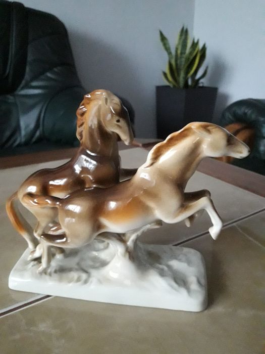 Royal Dux porcelanowe konie w galopie Czechosłowacja.
