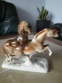 Royal Dux porcelanowe konie w galopie Czechosłowacja.