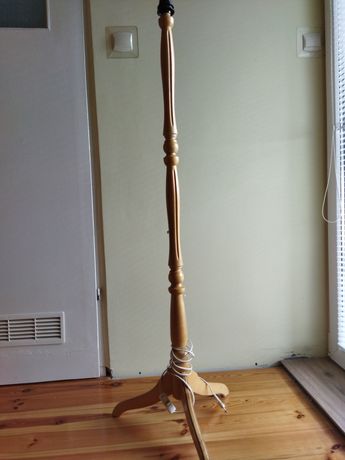 Lampa stojąca z abazurem