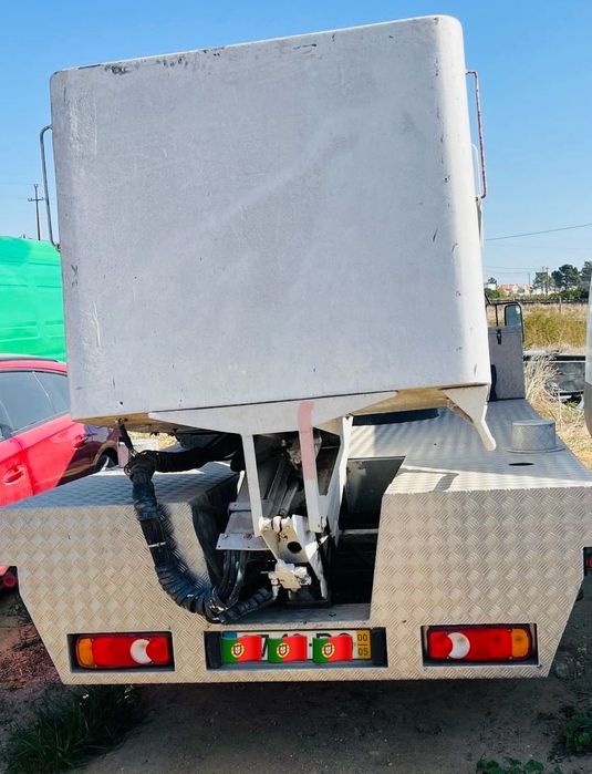 Mitsubishi com Plataforma elevatória 16m Impecável