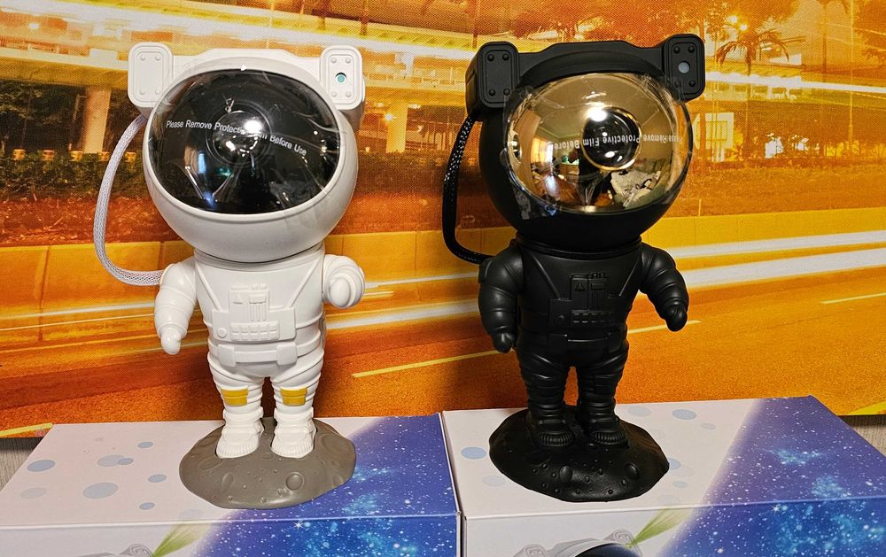 Нічник-проектор чорний Астронавт - Зоряне небо