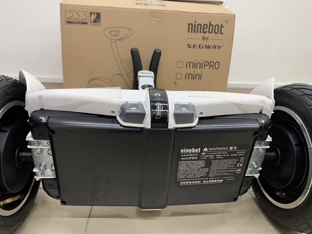 Гироскутер Ninebot mini Pro  черный/белый