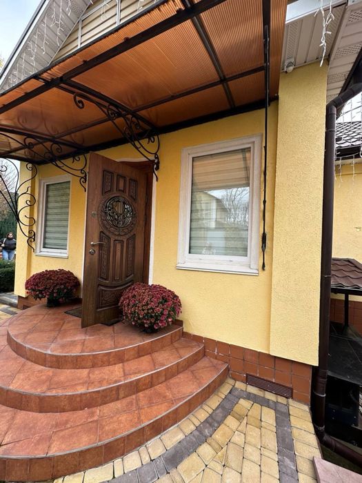 Будинок з ремонтом в центрі Ірпеня! Басейн, гараж, підвал!