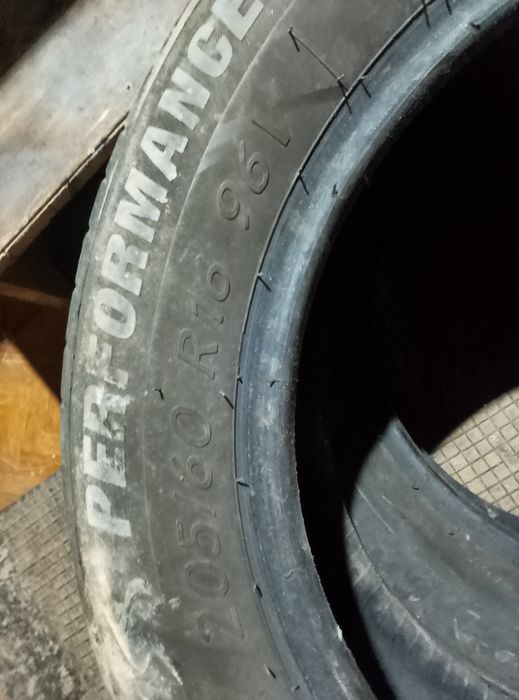 Продаю два колеса шини 205,60,16