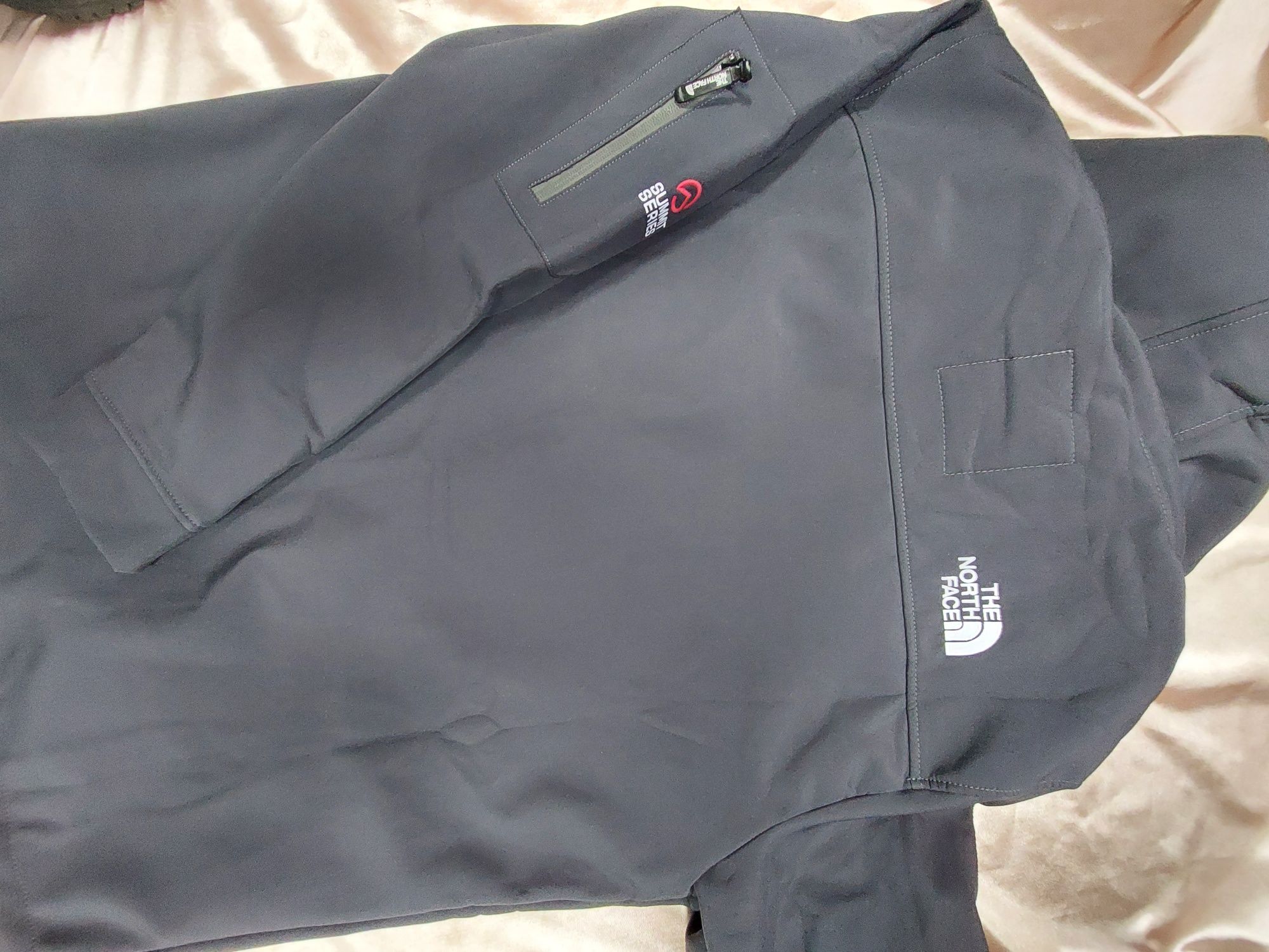 Продам ветровку North Face