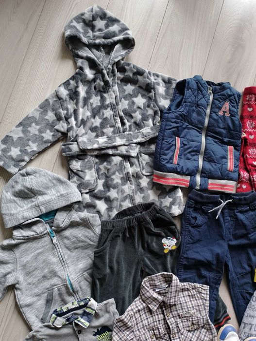 Paka ubrań dla chłopca rozmiar 98 i buciki 2 pary