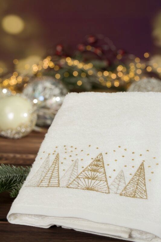 Ręcznik 70x140 biały złoty choinki świąteczny 450 g/m2
