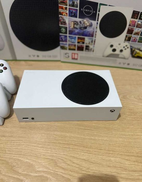 Xbox series S z ładowarka do padów